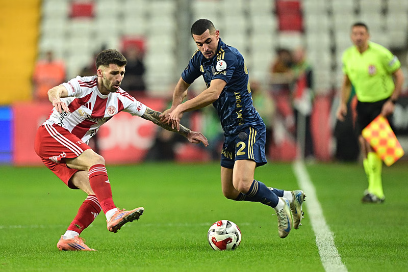 Domenico Tedesco toplantı odasına! Sadettin Saran ile görüşecekler