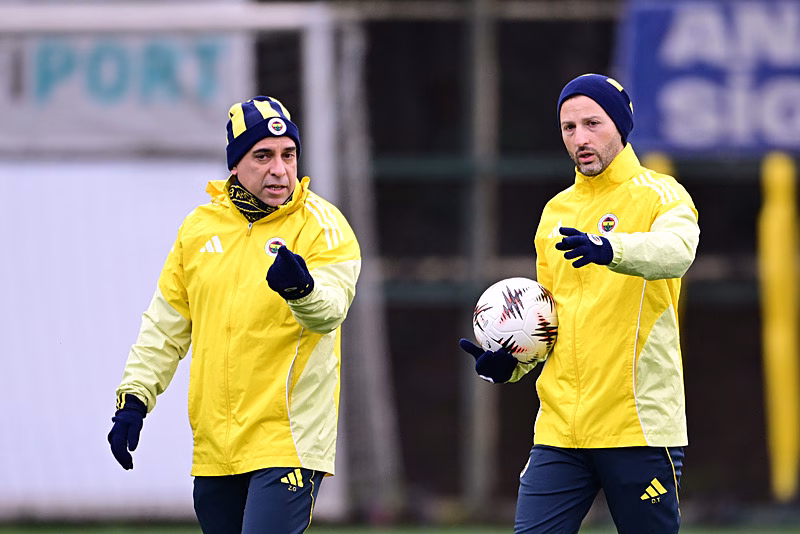 Domenico Tedesco toplantı odasına! Sadettin Saran ile görüşecekler