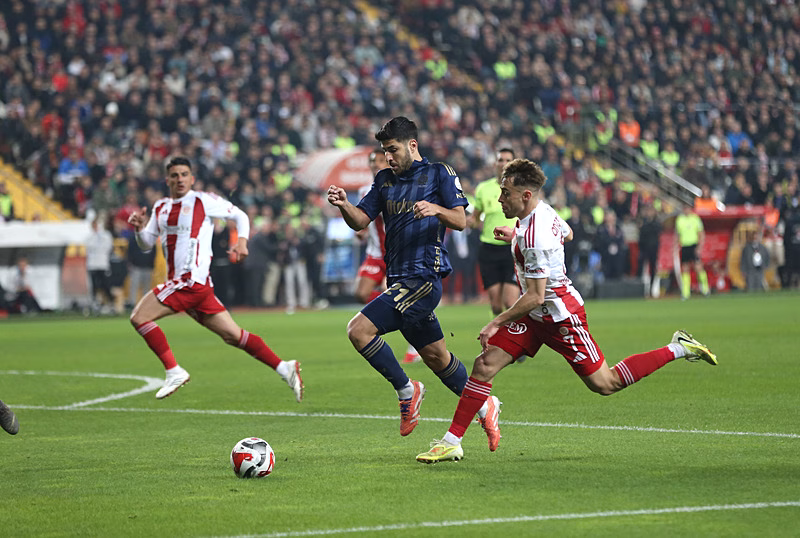 Domenico Tedesco toplantı odasına! Sadettin Saran ile görüşecekler