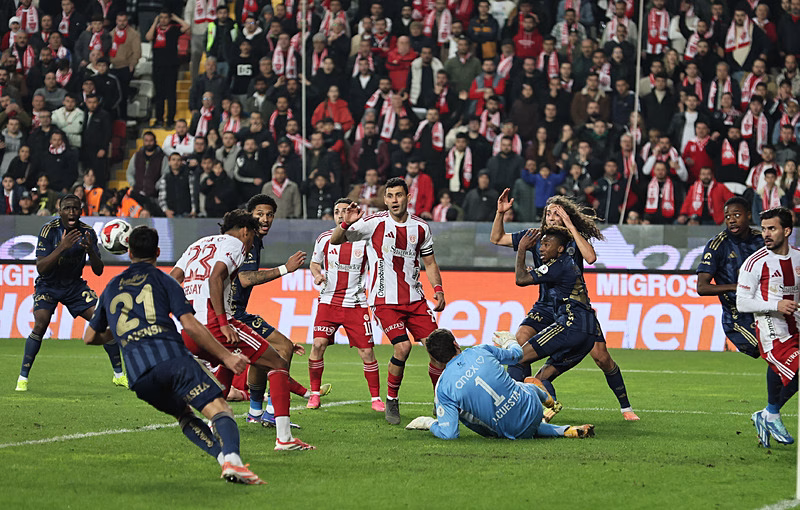 Domenico Tedesco toplantı odasına! Sadettin Saran ile görüşecekler